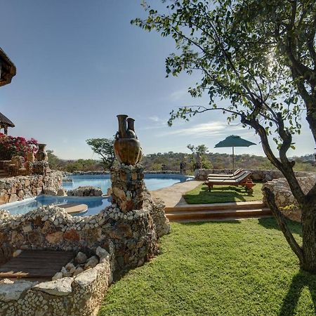 Eagle Tented Lodge & Spa Окаукуэджо Экстерьер фото