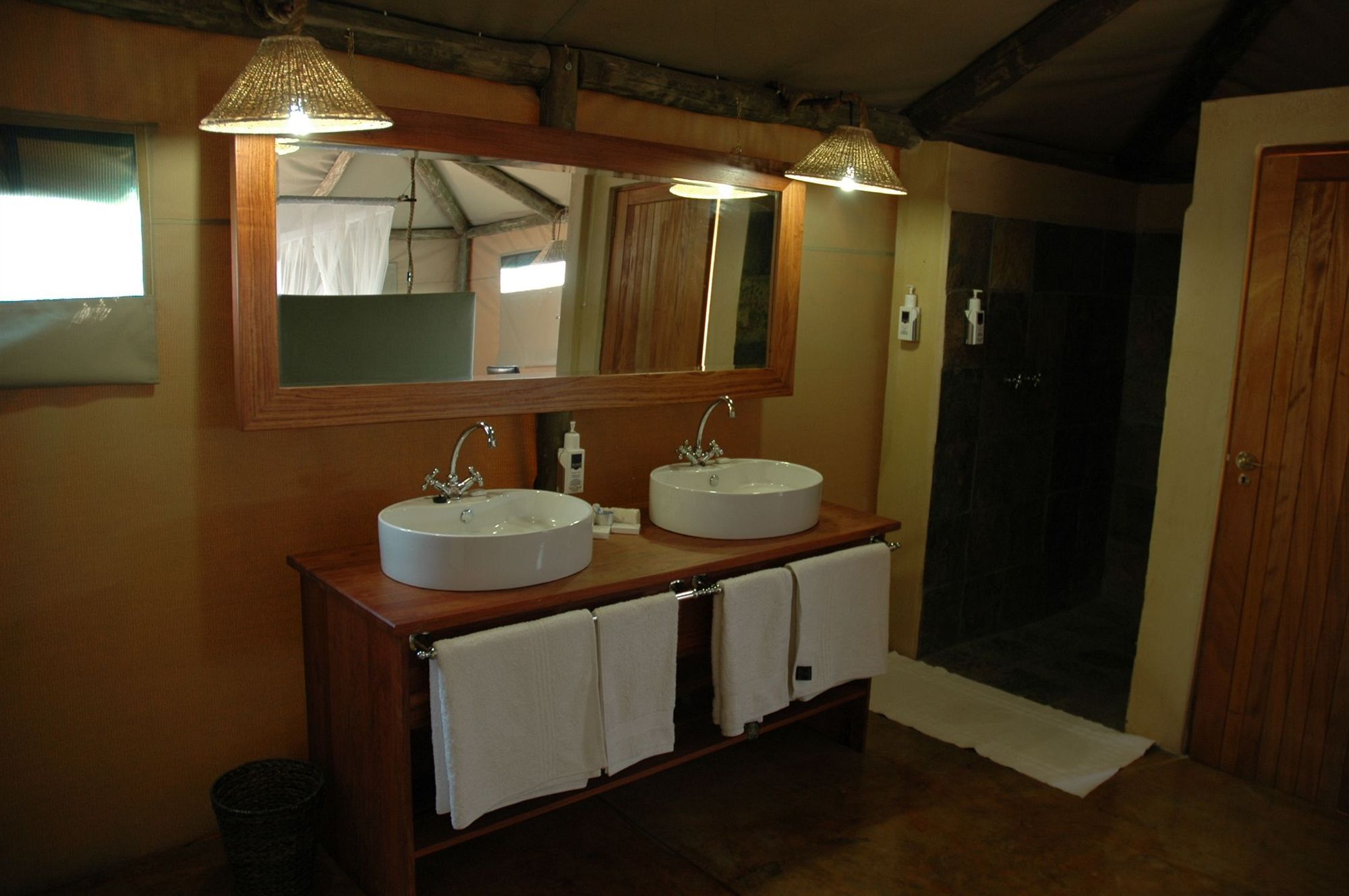 Eagle Tented Lodge & Spa Окаукуэджо Экстерьер фото